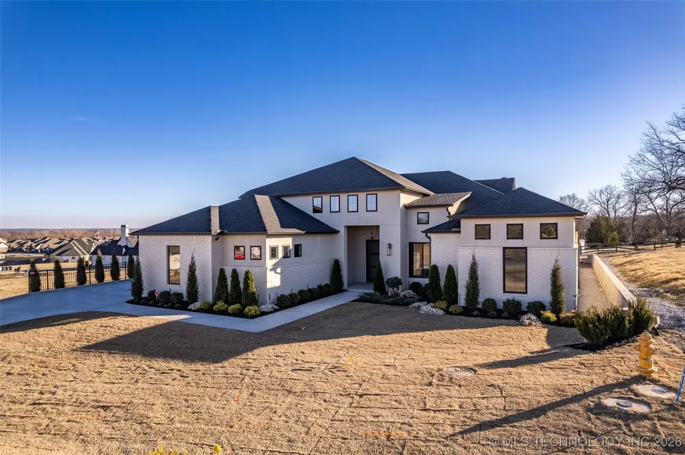 6708 E 153rd Street S