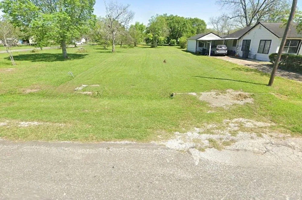 2805 Sims Avenue Bay City, TX 77414