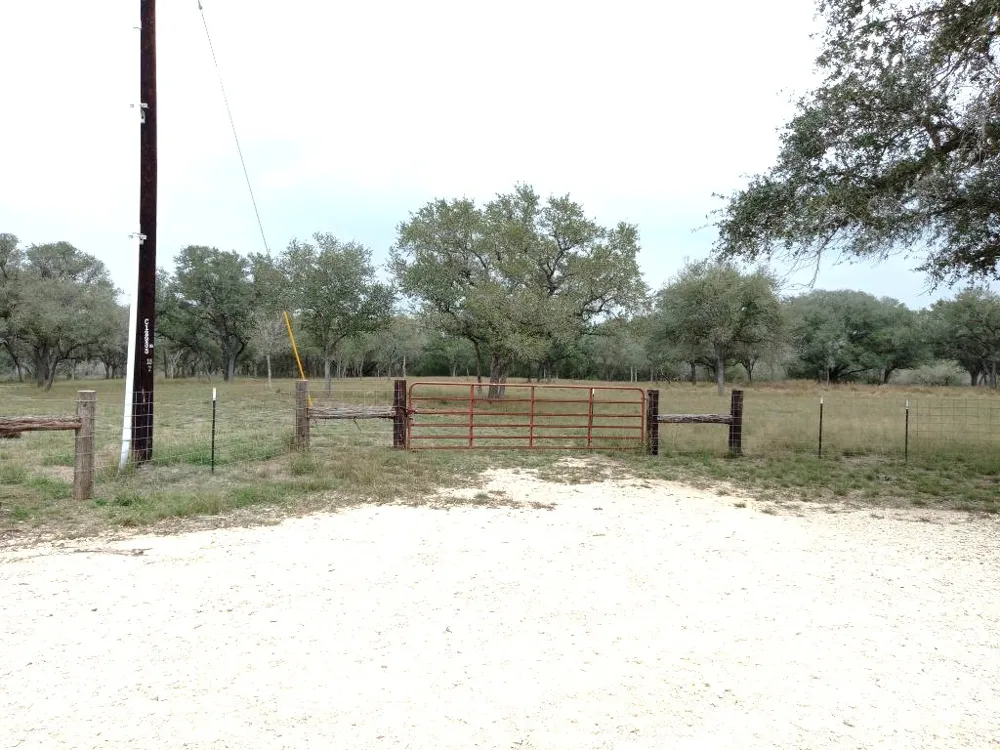 251 Lefty Lane Lane Goliad, TX 77963