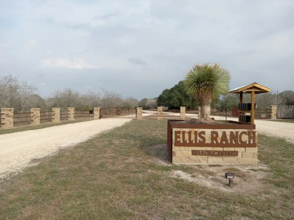 251 Lefty Lane Lane Goliad, TX 77963