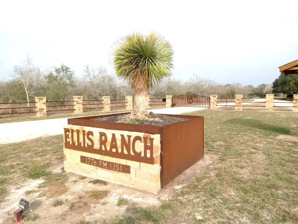 251 Lefty Lane Lane Goliad, TX 77963