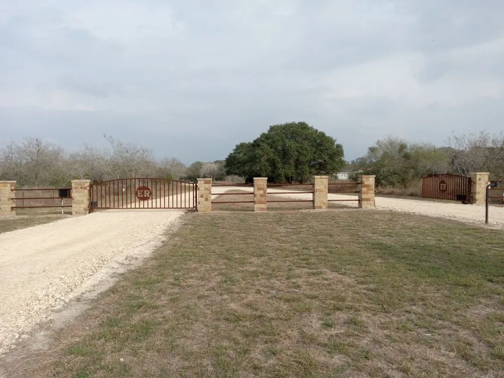 251 Lefty Lane Lane Goliad, TX 77963