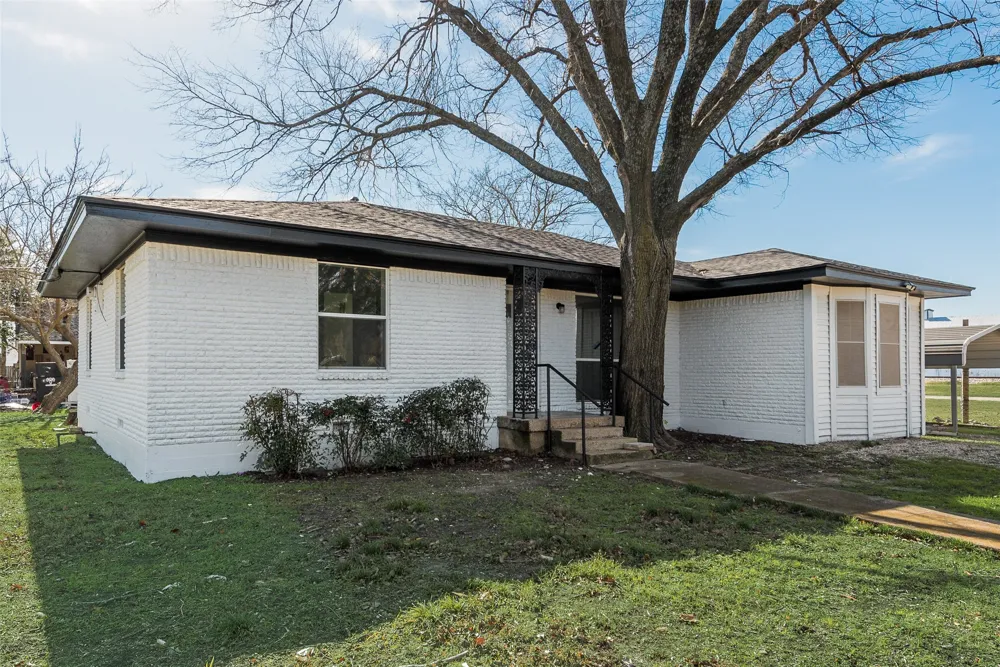 101 E Marshall Street Palmer, TX 75152