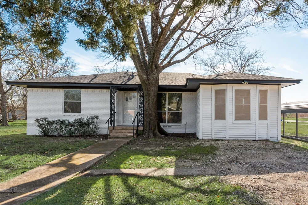 101 E Marshall Street Palmer, TX 75152