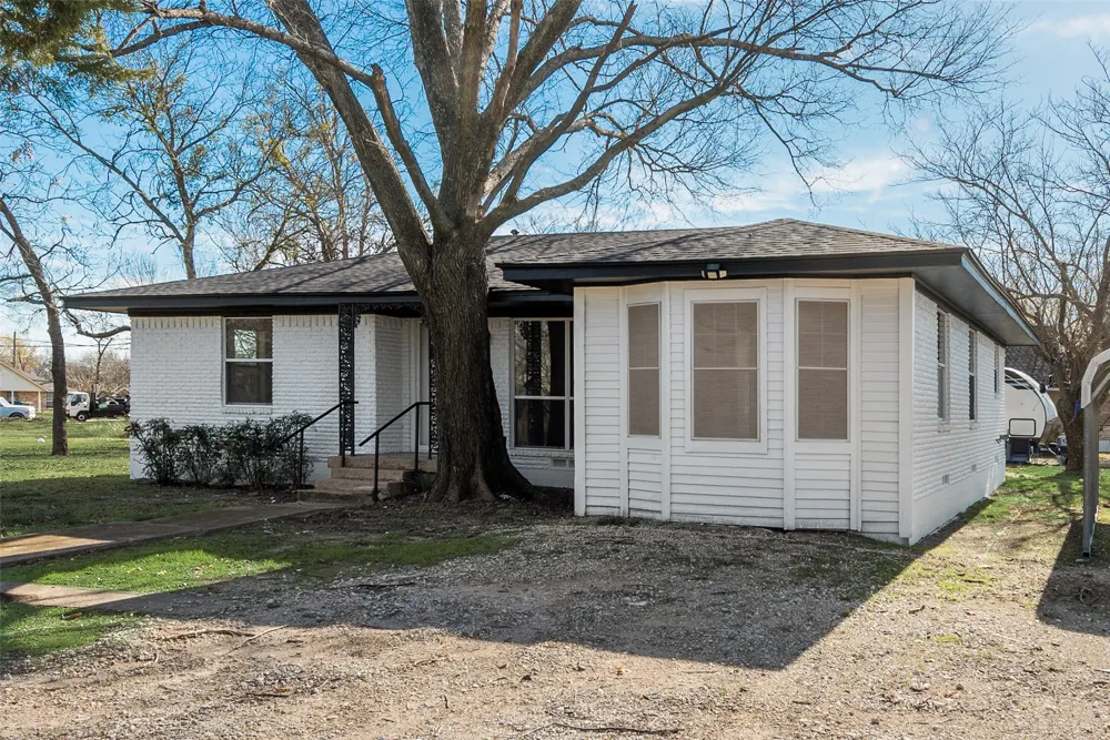 101 E Marshall Street Palmer, TX 75152