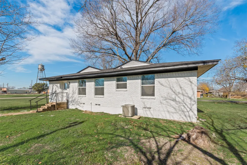 101 E Marshall Street Palmer, TX 75152
