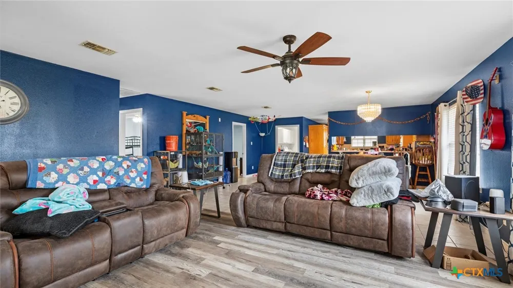180 Oak Terrace Seguin, TX 78155