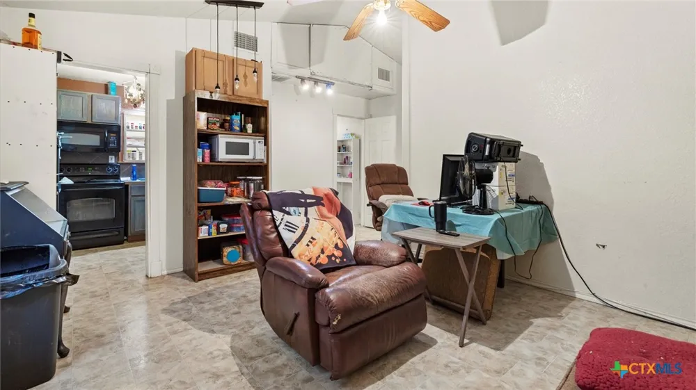 180 Oak Terrace Seguin, TX 78155