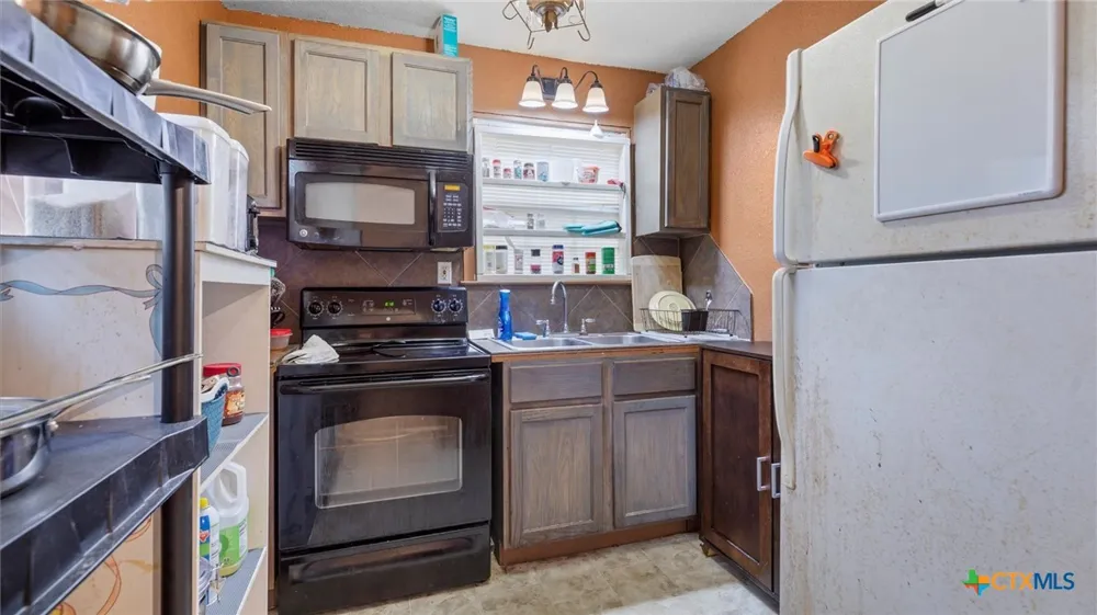 180 Oak Terrace Seguin, TX 78155