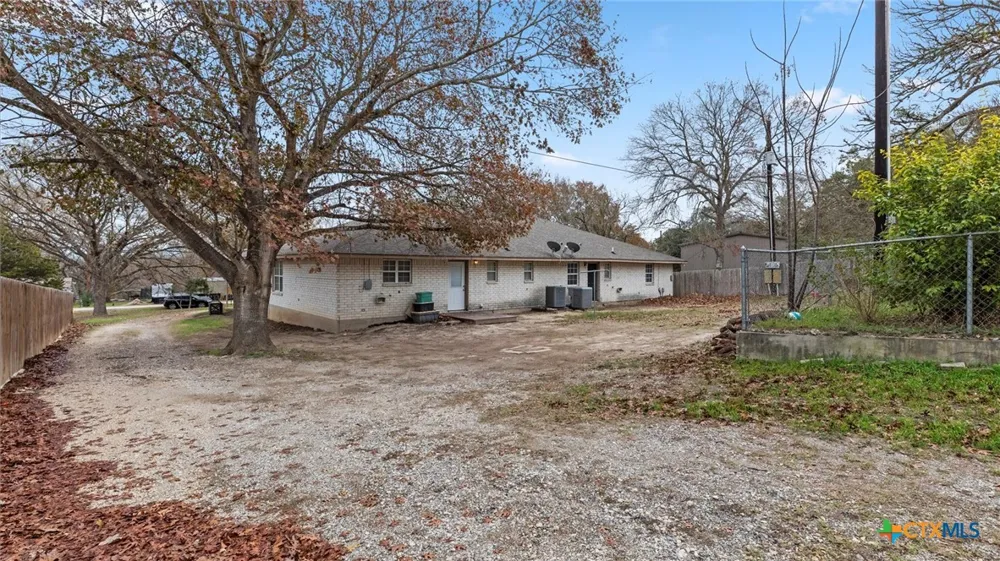 180 Oak Terrace Seguin, TX 78155