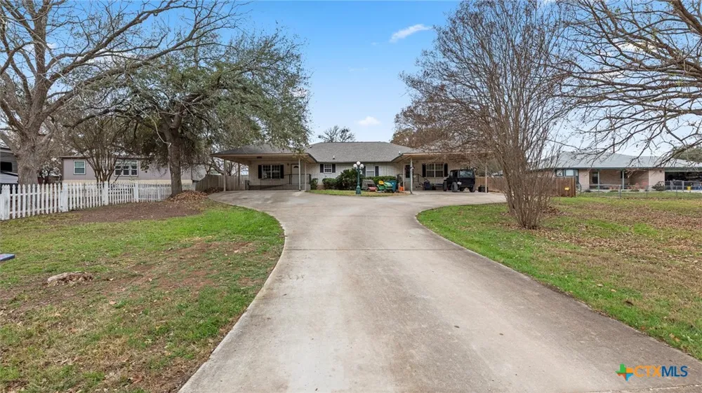 180 Oak Terrace Seguin, TX 78155