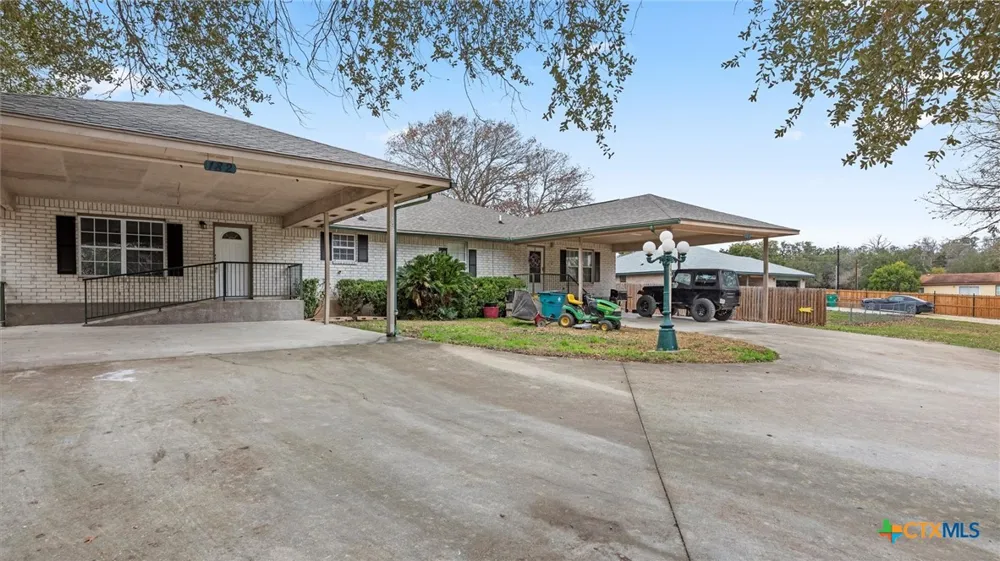 180 Oak Terrace Seguin, TX 78155