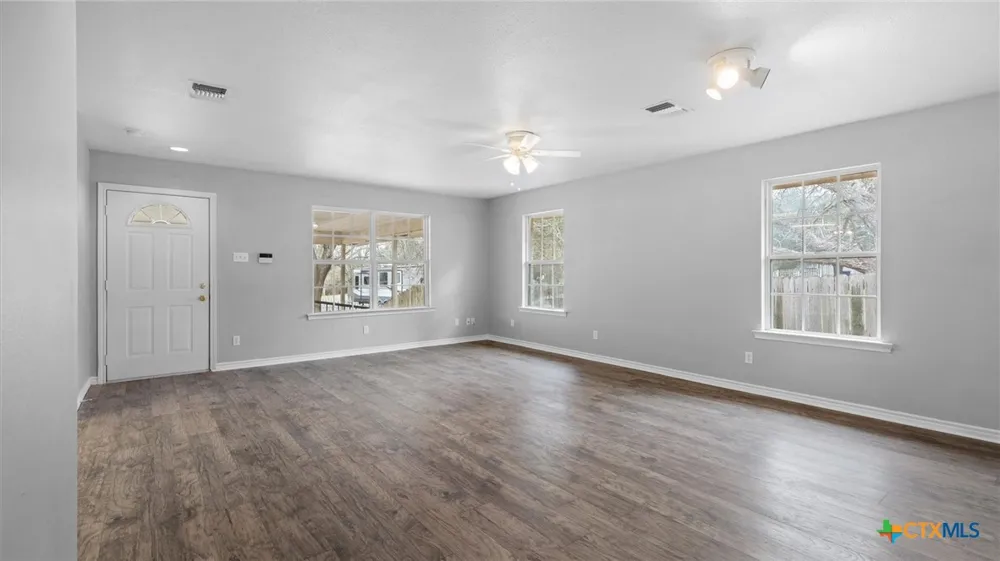 180 Oak Terrace Seguin, TX 78155
