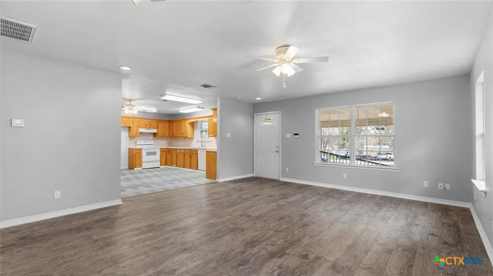180 Oak Terrace Seguin, TX 78155