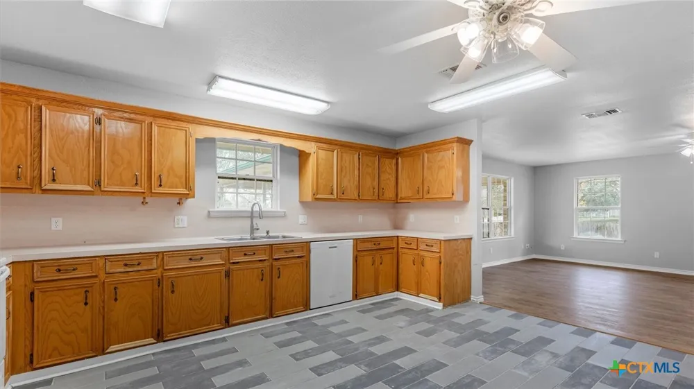 180 Oak Terrace Seguin, TX 78155
