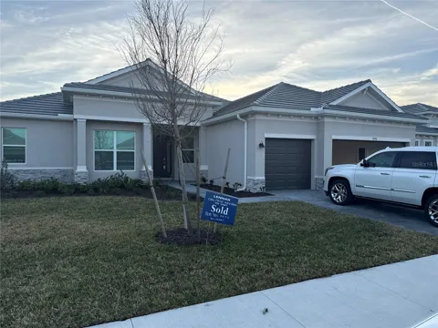 7796 LAKES EDGE LANE