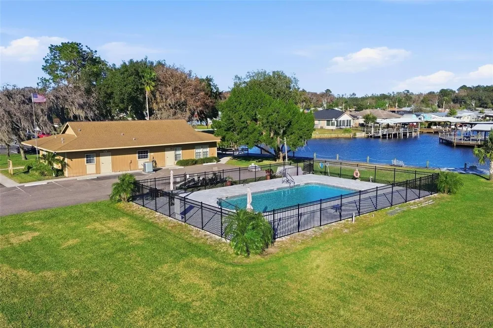 1640 JUNO TRAIL #101H Astor, FL 32102