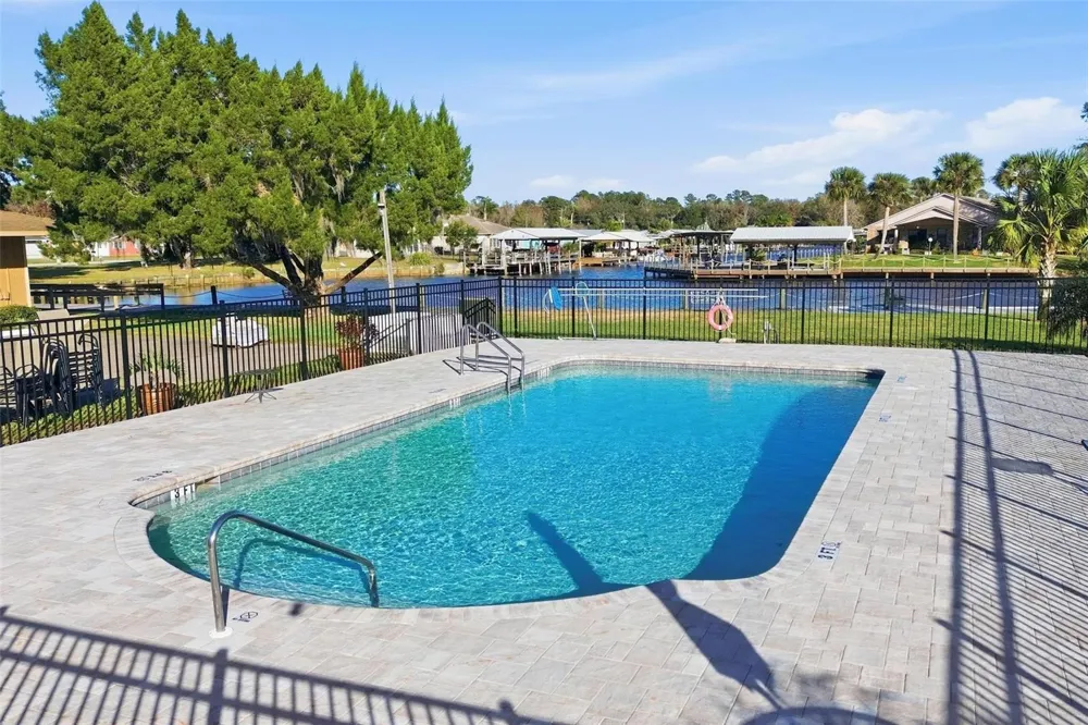 1640 JUNO TRAIL #101H Astor, FL 32102