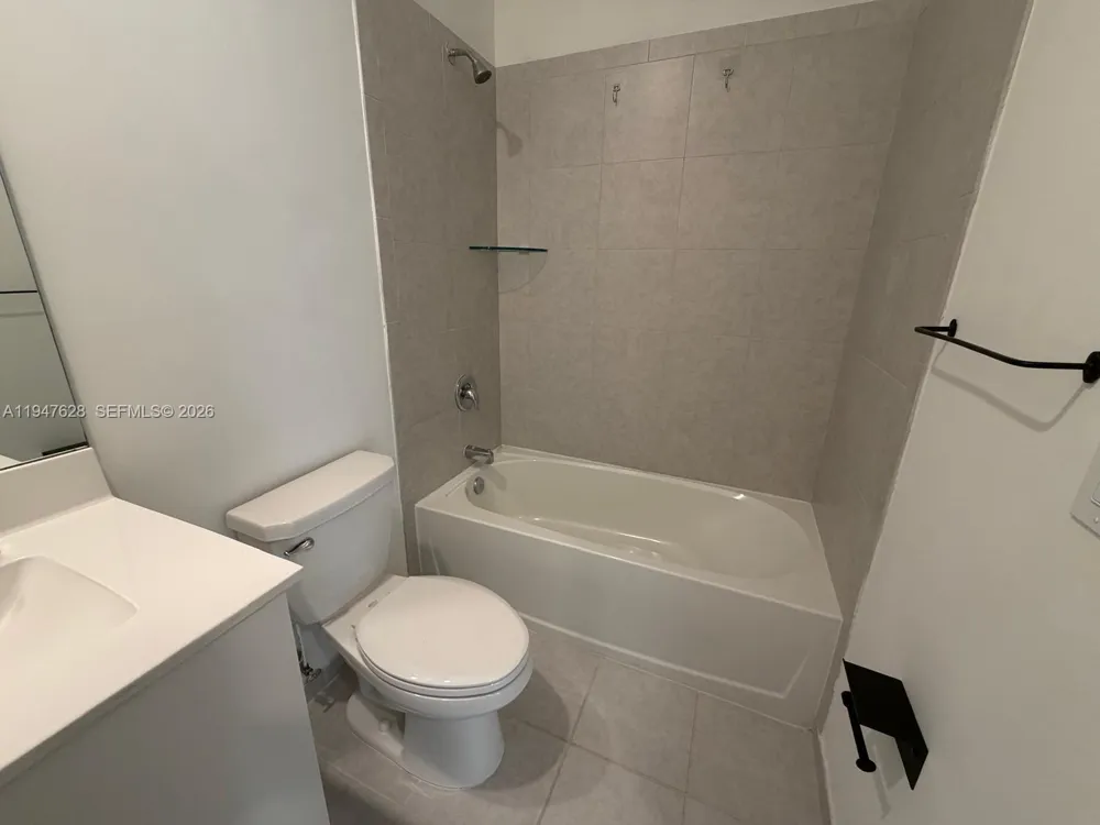 909 NE 211th St Miami, FL 33179