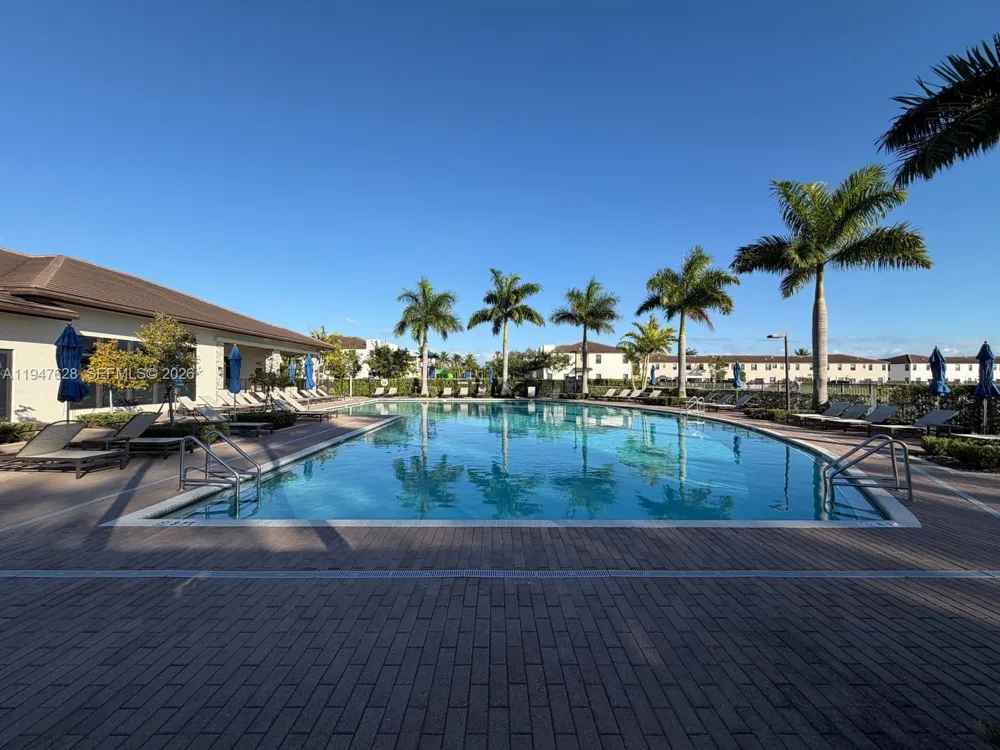 909 NE 211th St Miami, FL 33179