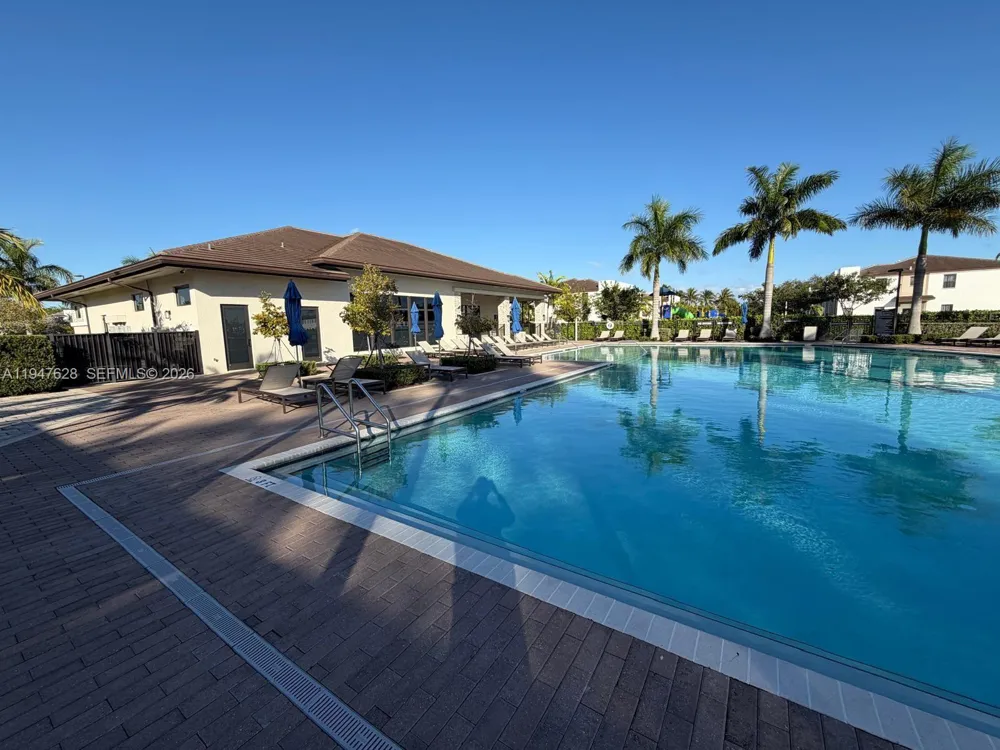 909 NE 211th St Miami, FL 33179