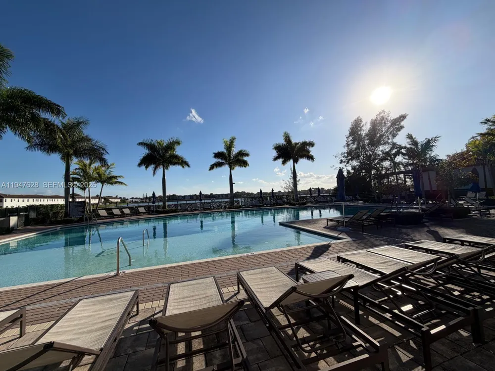 909 NE 211th St Miami, FL 33179
