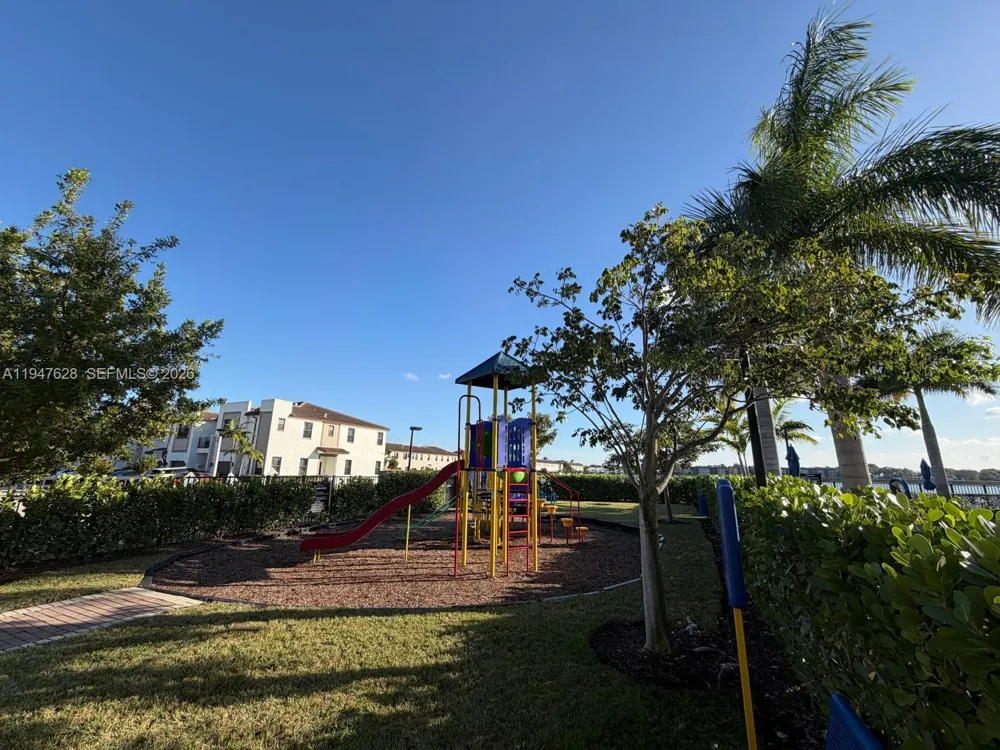 909 NE 211th St Miami, FL 33179
