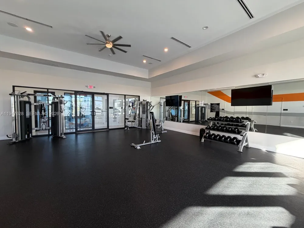 909 NE 211th St Miami, FL 33179