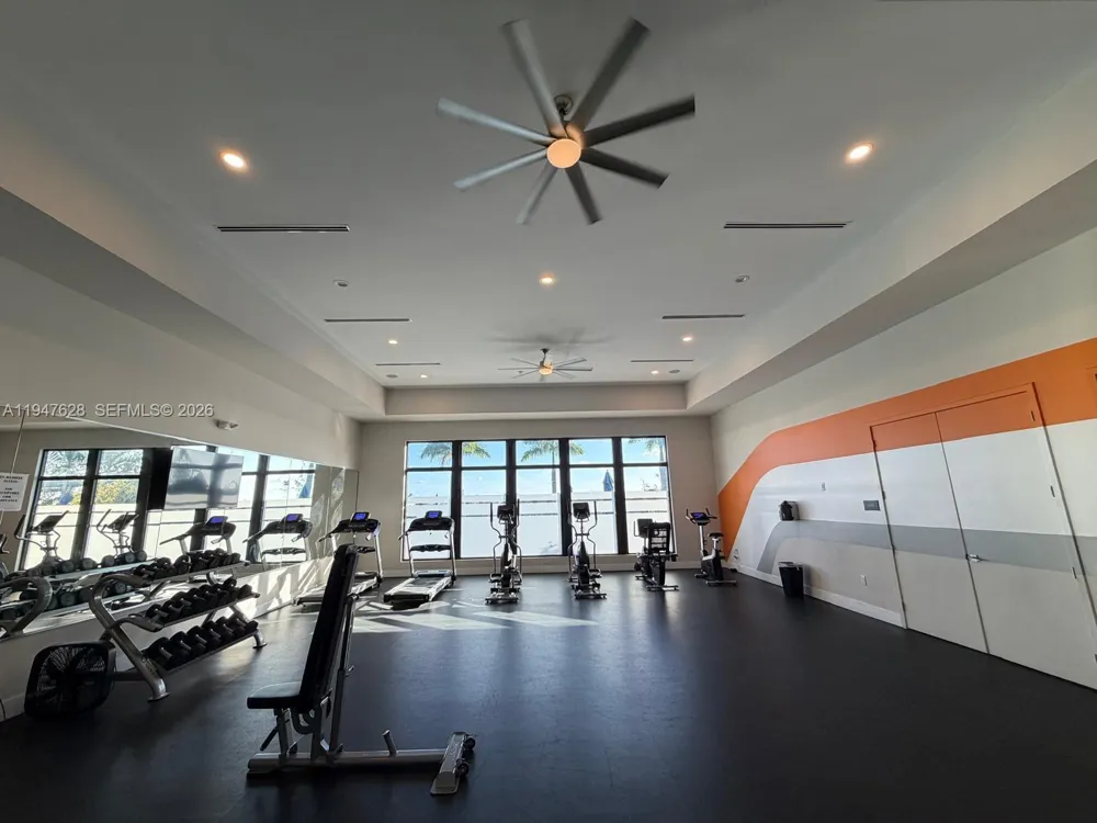 909 NE 211th St Miami, FL 33179