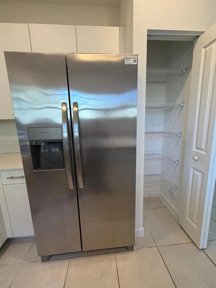 909 NE 211th St Miami, FL 33179