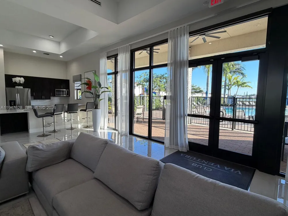 909 NE 211th St Miami, FL 33179