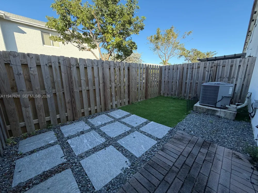 909 NE 211th St Miami, FL 33179