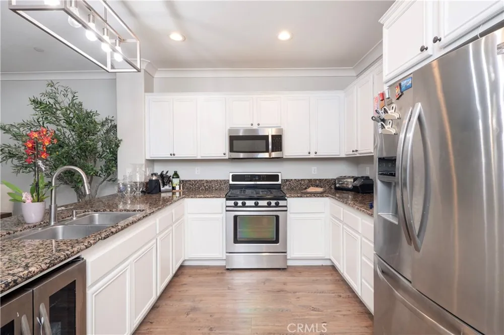 15723 Parkhouse Fontana, CA 92336