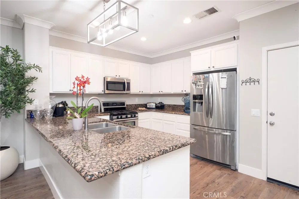 15723 Parkhouse Fontana, CA 92336