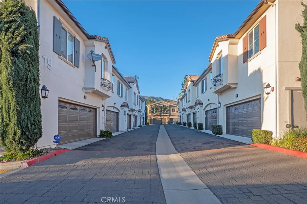 15723 Parkhouse Fontana, CA 92336