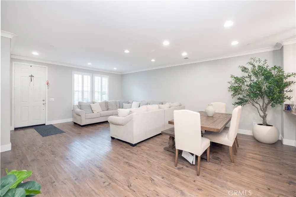 15723 Parkhouse Fontana, CA 92336