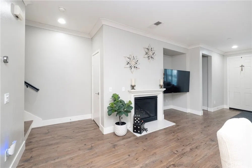 15723 Parkhouse Fontana, CA 92336