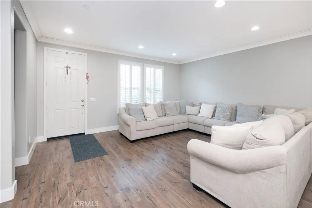 15723 Parkhouse Fontana, CA 92336