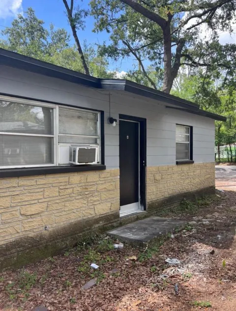 1601 E MARKS DRIVE