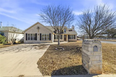 201 Green Oaks Loop