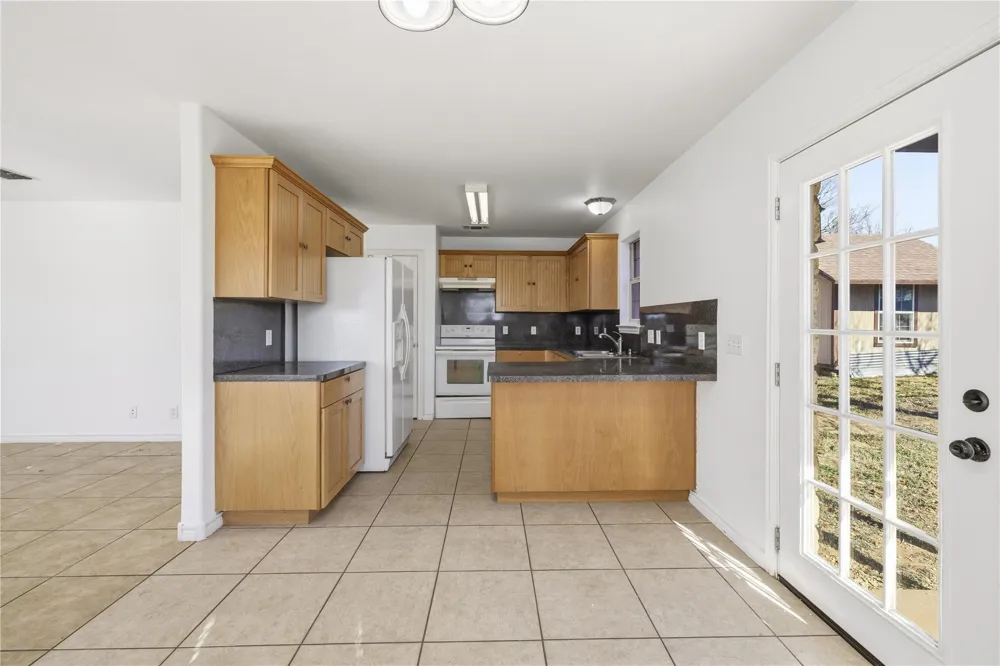 201 Green Oaks Loop Fredericksburg, TX 78624