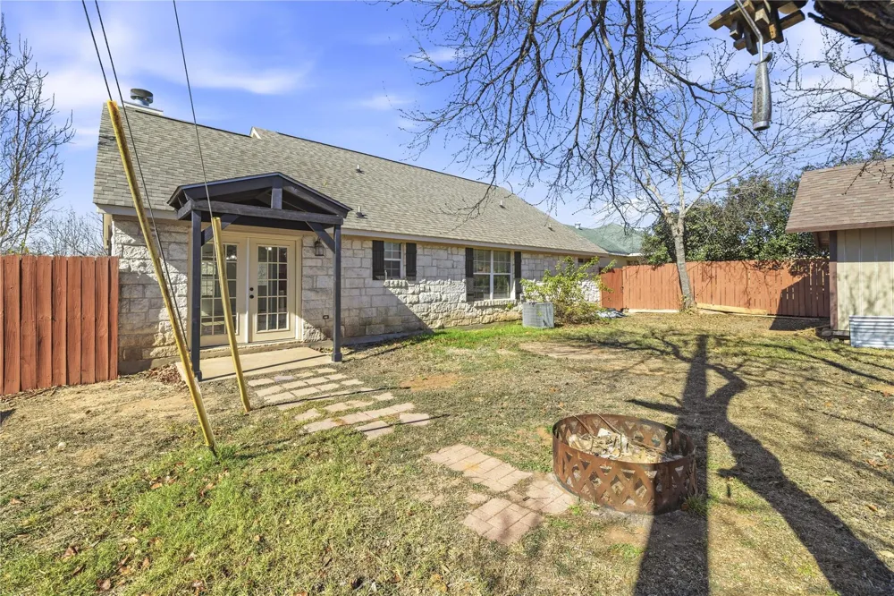 201 Green Oaks Loop Fredericksburg, TX 78624