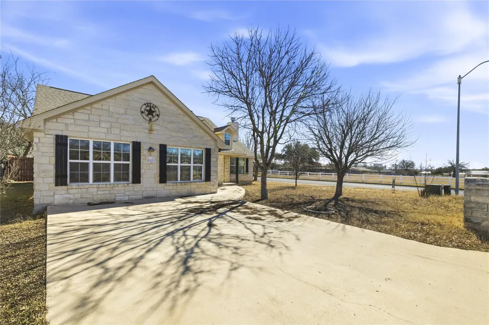 201 Green Oaks Loop Fredericksburg, TX 78624