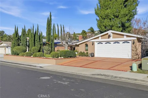 18927 Claycrest