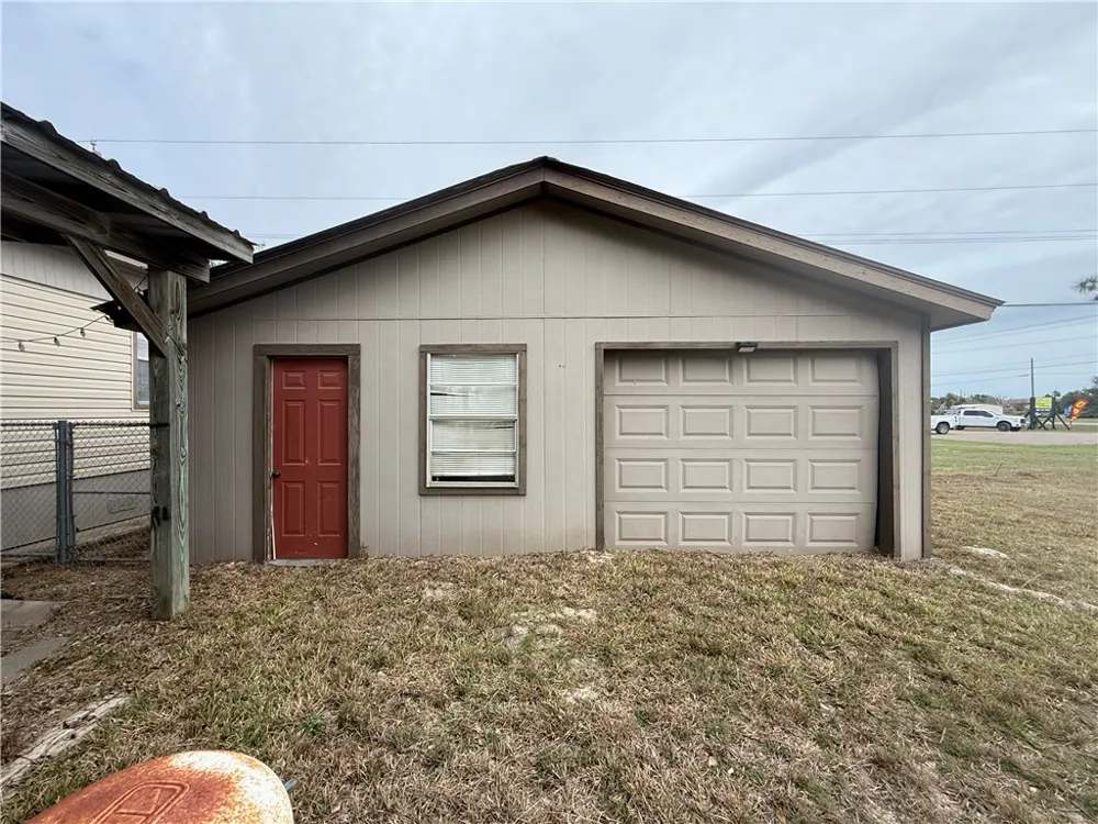 32 Palm Drive Port O'Connor, TX 77982