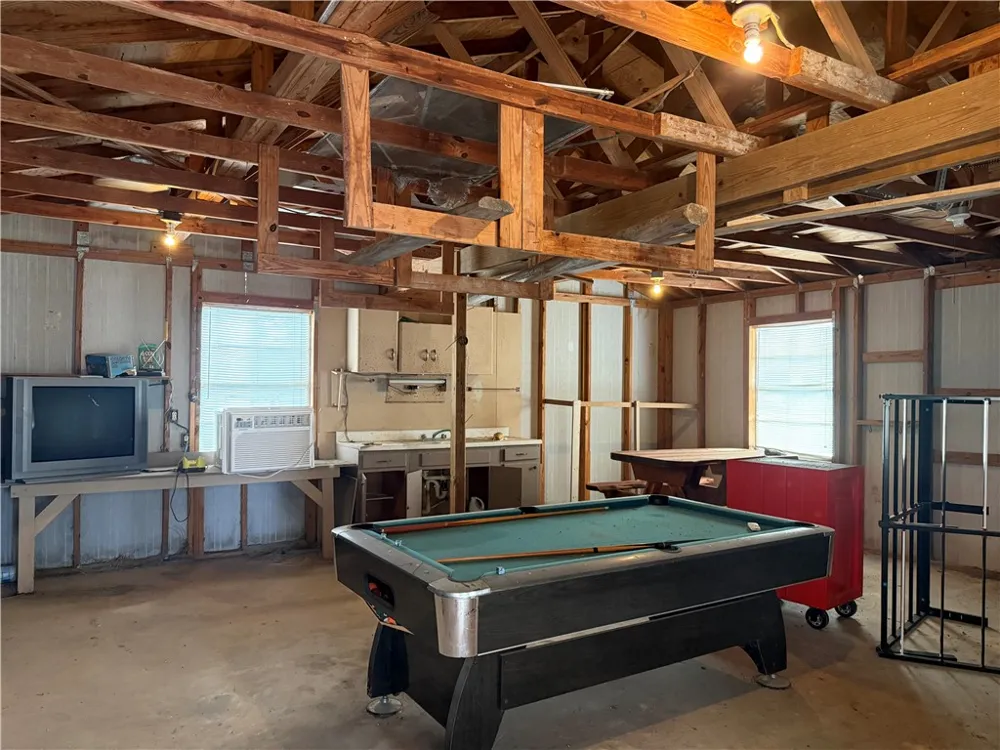 32 Palm Drive Port O'Connor, TX 77982