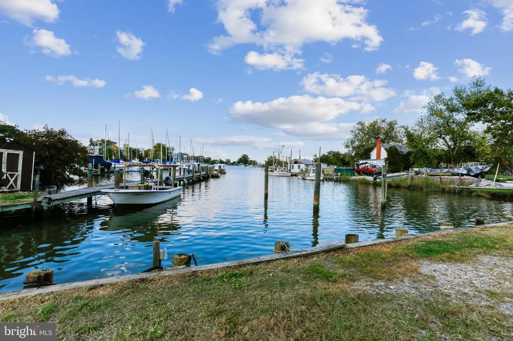 1462 SNUG HARBOR ROAD Shady Side, MD 20764