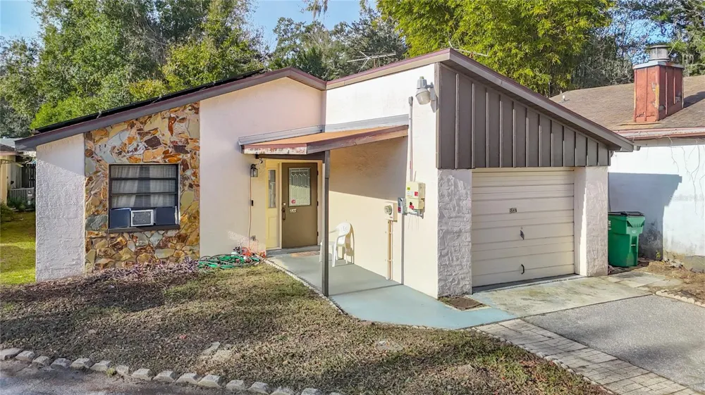5937 FOREST LANE Zephyrhills, FL 33542