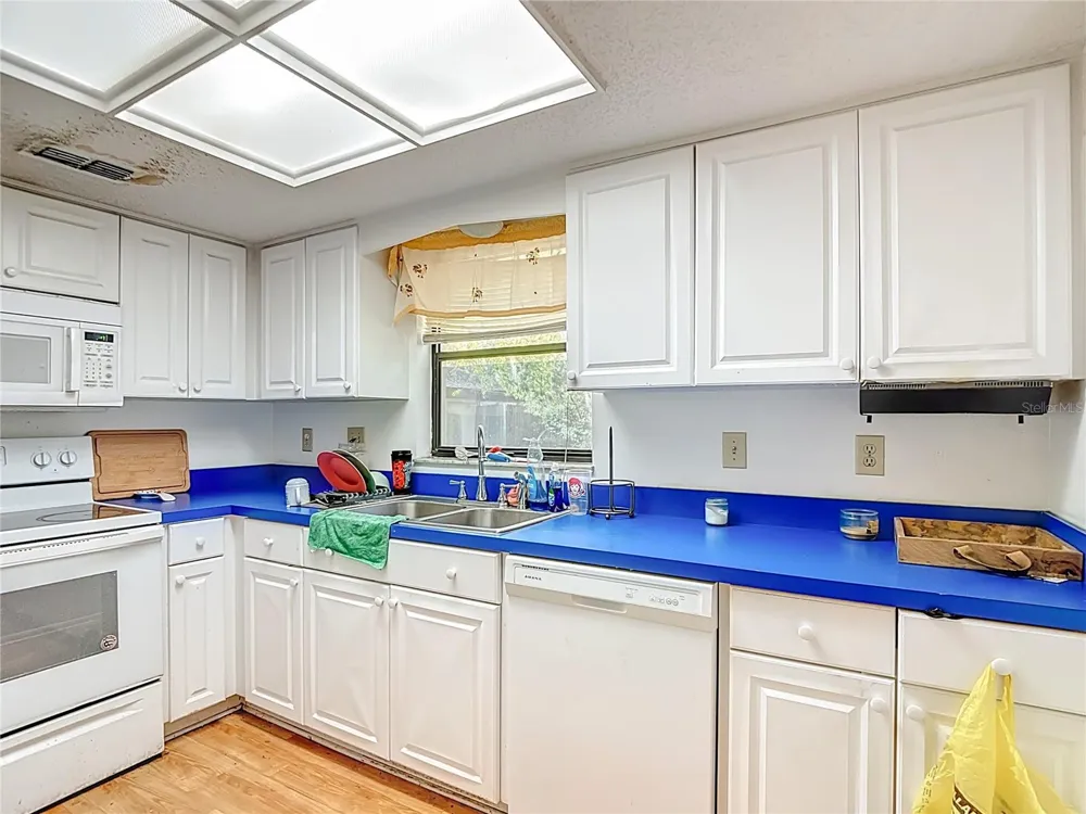 5937 FOREST LANE Zephyrhills, FL 33542