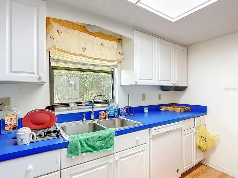 5937 FOREST LANE Zephyrhills, FL 33542